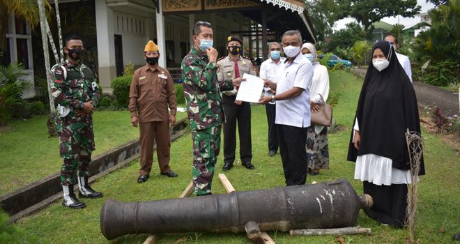 Korem 042/Gapu Hibahkan Meriam ke Museum Perjuangan Rakyat Jambi.