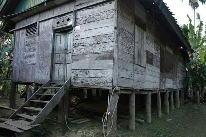 Salah satu rumah peninggalan pahlawan nasional asal Jambi Raden Mattaher di Muaro Sebo, Kabupaten Muaro Jambi



