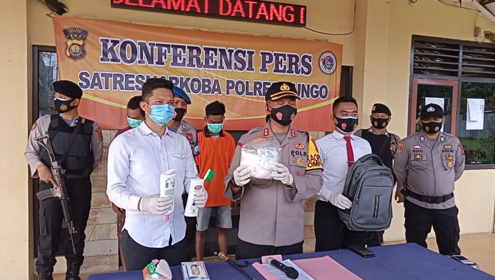 Dua orang kurir sabu asal Aceh yang membawa sabu seberat bersih 393.16 gram ditangkap Polisi di Muaro Bungo
