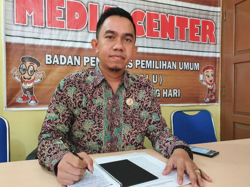 Iskandar, SE Divisi Pengawasan Bawaslu Kabupaten Batanghari.