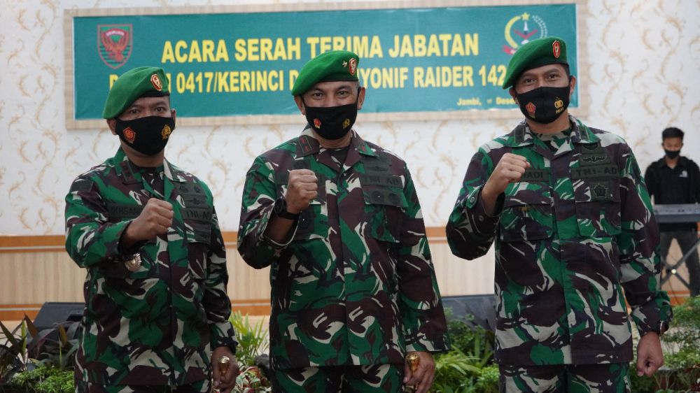 Danrem Pimpin Sertijab Dandim 0417/Kerinci dan Danyonif Raider 142/KJ.

