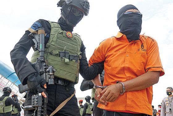 Seorang di antara 23 teroris yang dipindahkan dari Lampung ke Jakarta Rabu lalu (16/12).