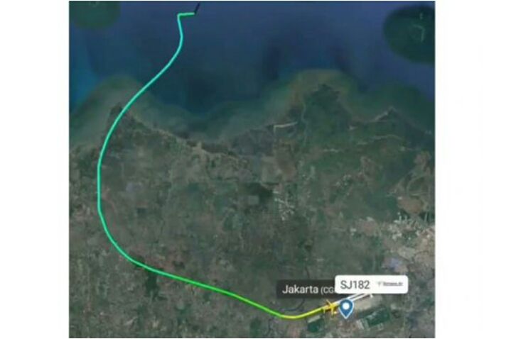 Data Flight Radar24 yang menunjukkan Sriwijaya Air SJ 182 terakhir terdeteksi terbang di atas perairan Kepulauan Seribu, Jakarta. (Istimewa)