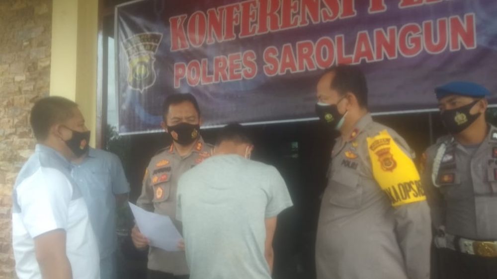 Kapolres Sarolangun, AKBP Sugeng Wahyudiyono, saat memberi keterangan pers terkait kasus pencabulan anak di bawah umur.