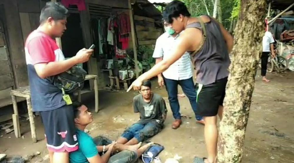 BNNP saat menangkap pengedar sabu di kawasan Jalan Lintas Simpang Kabupaten Bungo