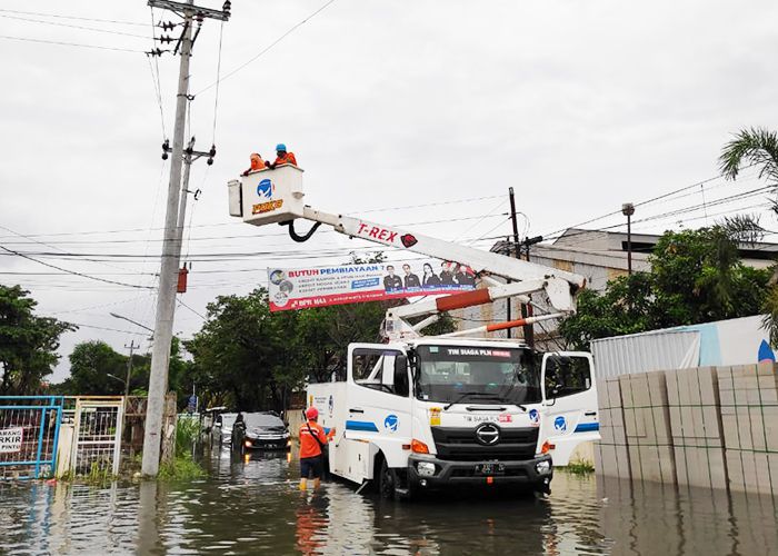 Hujan lebat yang melanda pada Sabtu (6/2) dini hari menyebabkan banjir di beberapa lokasi di Semarang. (dok. PLN for FIN)