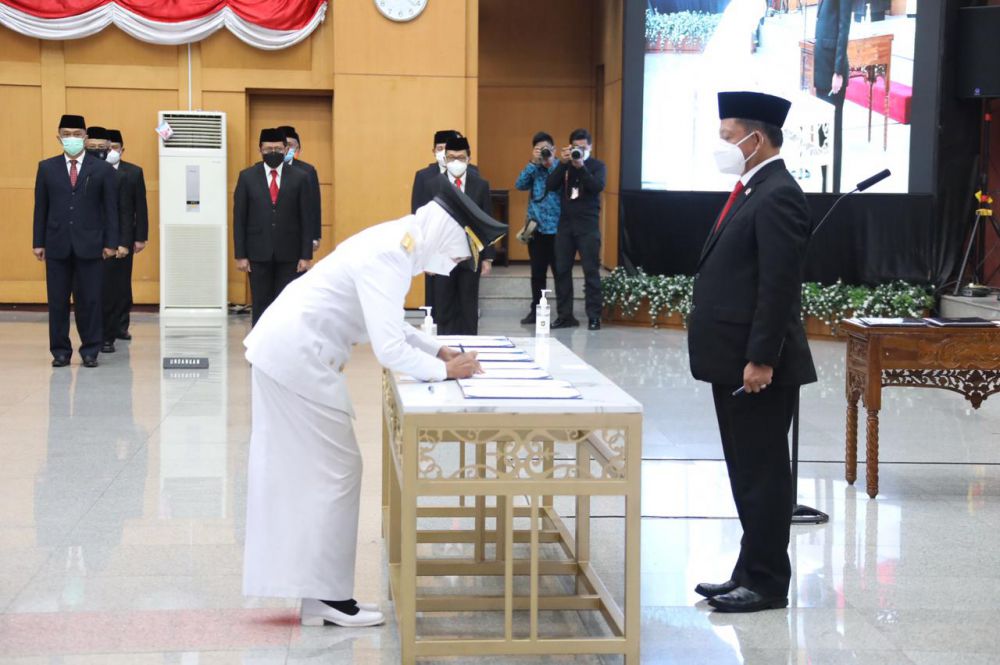 Hari Nur Cahya Murni mencatatkan namanya dalam sejarah daftar Gubernur Jambi.