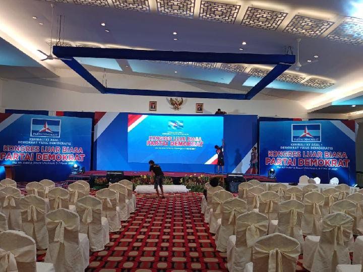 Foto persiapan KLB Demokrat yang viral di media sosial.