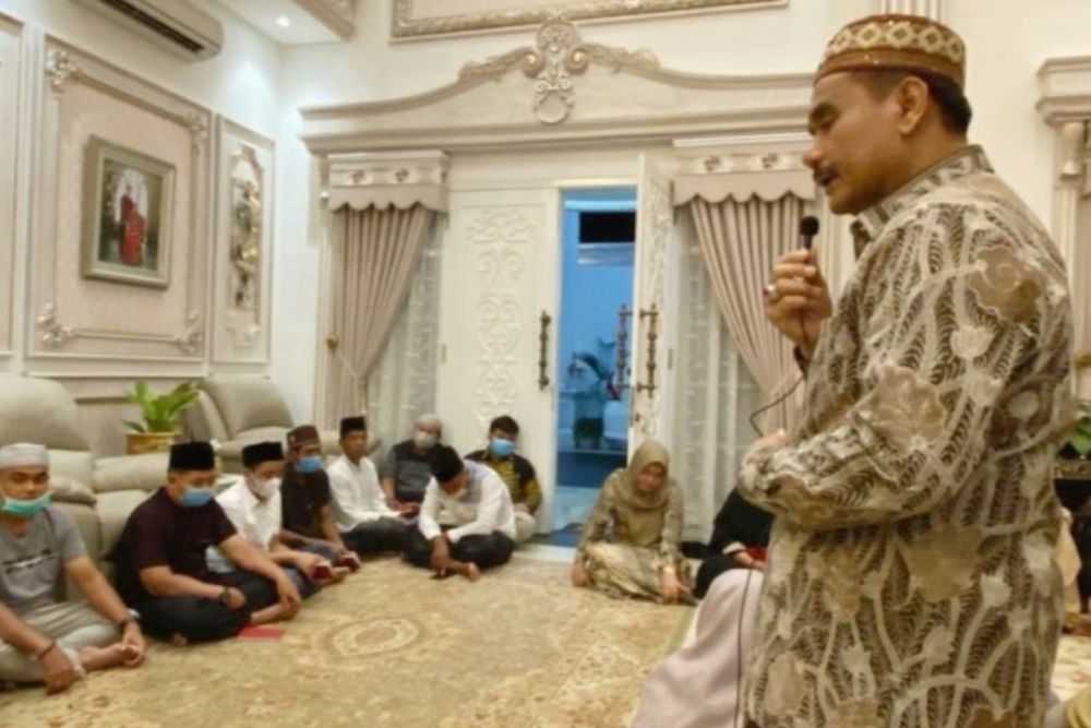 Sutan Adil Hendra.