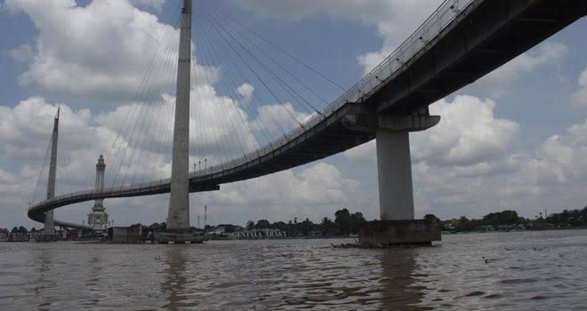 Debit sungai batanghari.