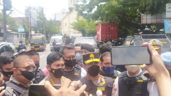 Kapolda Sulsel, Irjen Pol Merdisyam, saat memberikan keterangan.