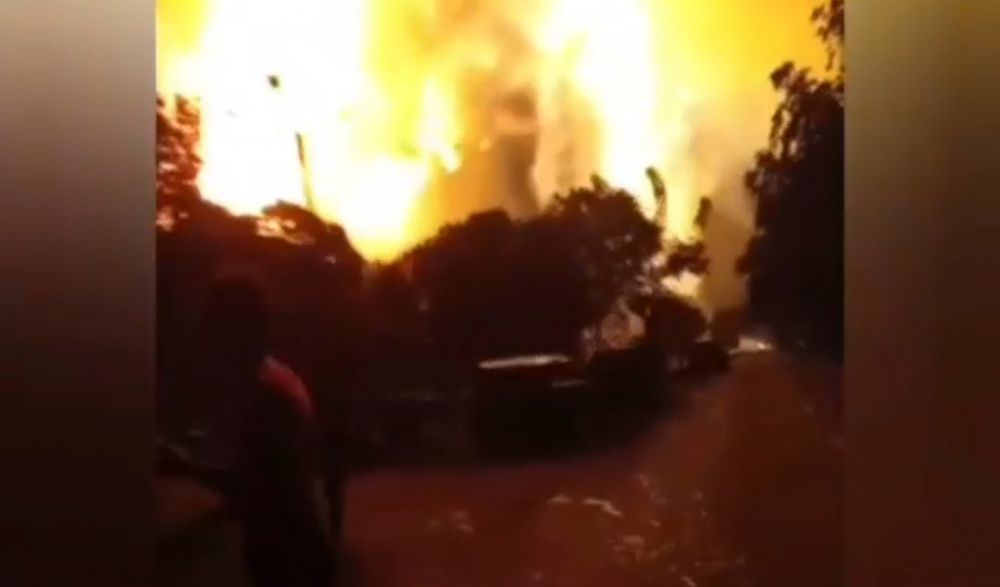 Kilang Balongan yang berlokasi di Desa Balongan, Kecamatan Indramayu, Jawa Barat.