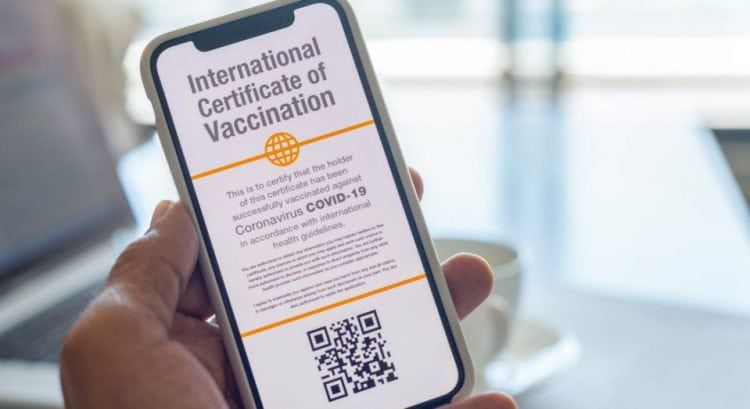 Sertifikat digital vaksin Covid-19. Warga Singapura bulan depan akan menerima dan menggunakan tiket perjalanan seluler yang berisi sertifikat digital berupa penjelasan soal tes dan vaksin Covid-19. 
