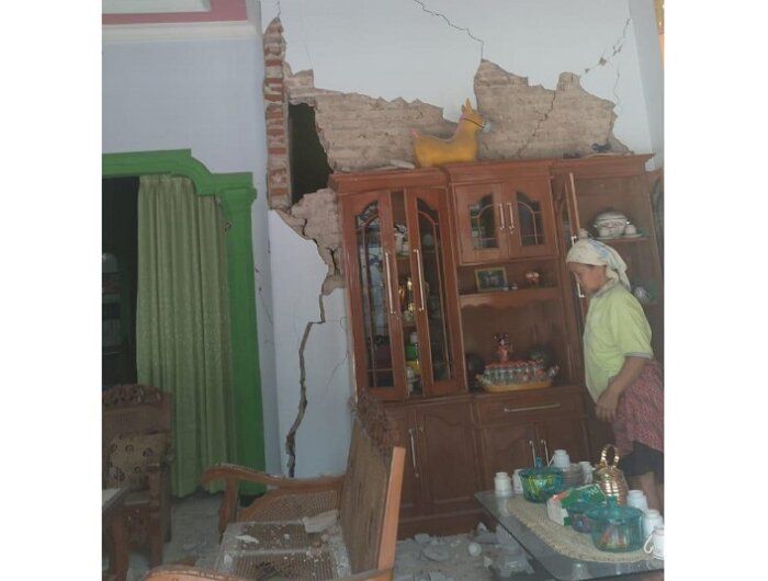 Kerusakan akibat gempa Malang.
