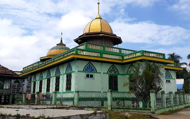 Masjid Syuhada yang berdiri di Desa Terusan, Kecamatan Maro Sebo Ilir, Batanghari, dibangun dengan sumbangan emas dan kerbau dari beberapa orang tokoh agama
