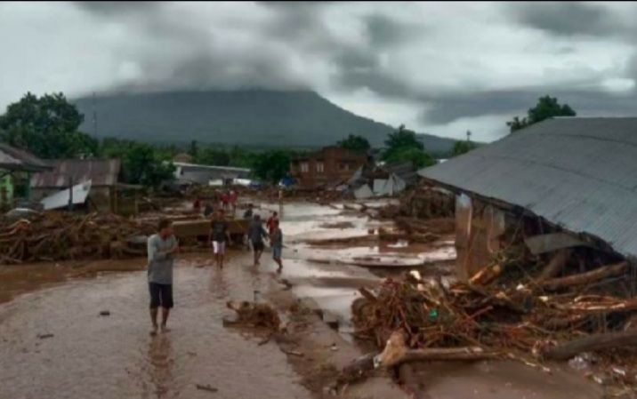 BNPB mencatat 124 jiwa meninggal dunia menyusul banjir bandang dan longsor di Nusa Tenggara Timur (NTT). 