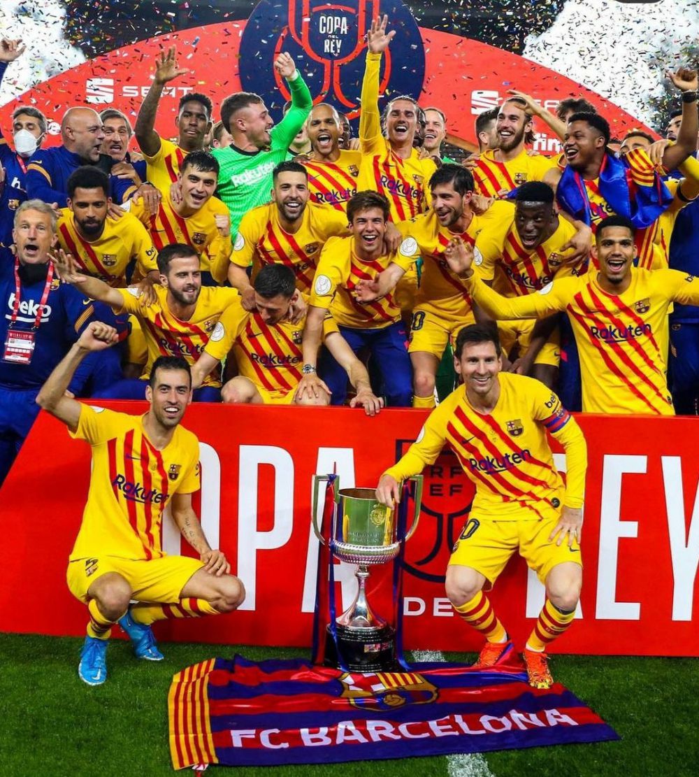 Barcelona rayakan kemenangan juata Copa del Rey. 