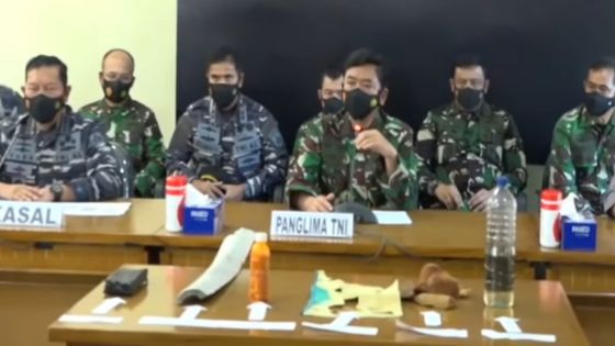 Panglima TNI Hadi Tjahjanto menyatakan KRI Nanggala-402 isyarat subsunk alias tenggelam, karena ditemukan sejumlah barang dan serpihan sebagai bukti otentik milik kapal selam.