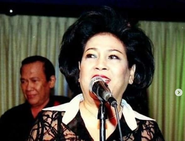 Penyanyi senior Neneng Salmiah.