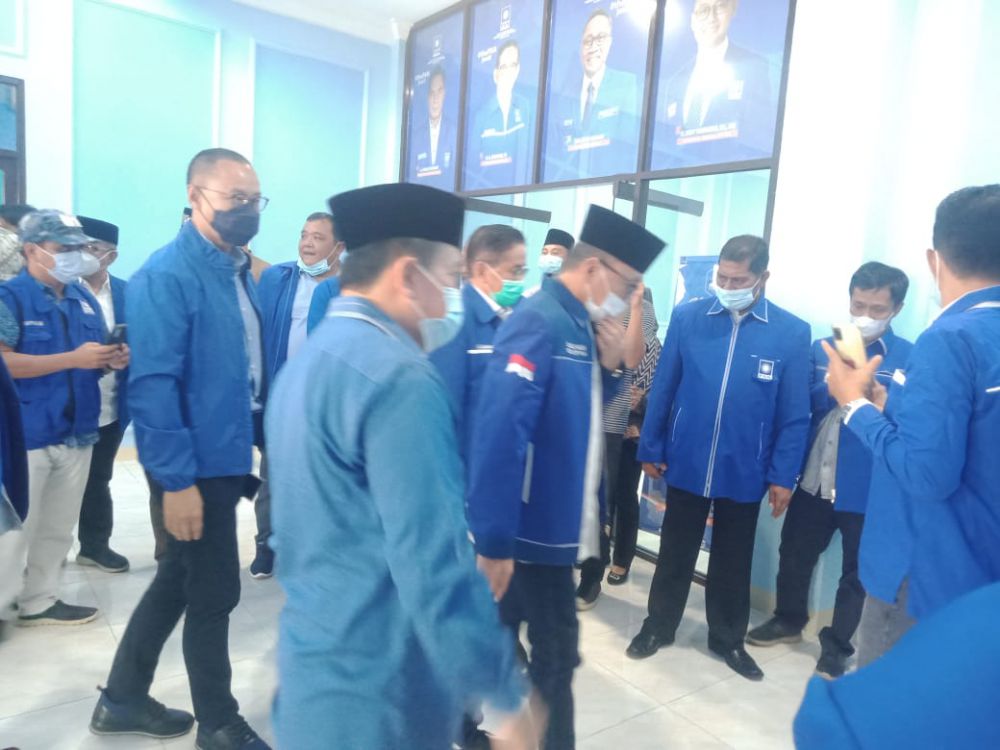 Kedatangan orang nomor satu di partai berlambang matahari biru ini di DPW PAN Provinsi Jambi sekitar pukul 10.30 WIB yang disambut para petinggi PAN Jambi.
