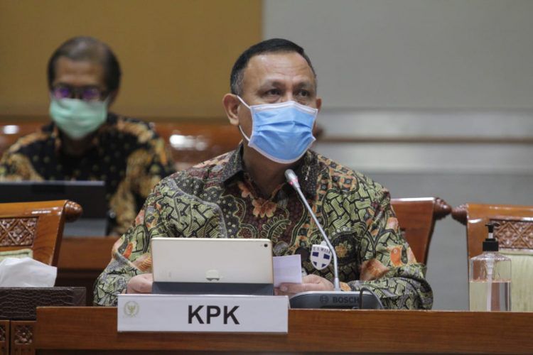 Ketua Komisi Pemberantasan Korupsi (KPK) Firli Bahuri memastikan akan tetap mengejar sejumlah tersangka yang kini masuk dalam daftar pencarian orang (DPO), salah satunya Harun Masiku. 