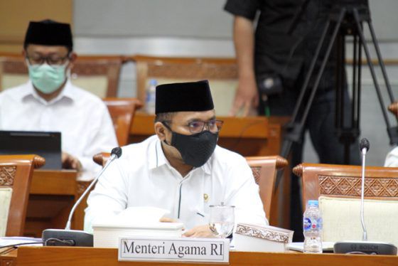 Menteri Agama Yaqut Cholil Qoumas menyampaikan pemaparan saat mengikuti rapat kerja dengan Komisi VIII DPR, di Kompleks Parlemen, Senayan, Jakarta, Senin (31/5/2021). Rapat kerja tersebut membahas tindak lanjut persiapan penyelenggaraan ibadah haji 1442 H dan isu-isu aktual lainnya. 