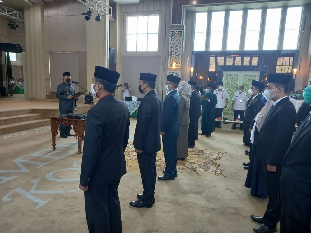 Walikota Jambi melantik pejabat eselon II, III dan IV di lingkup Pemkot Jambi.