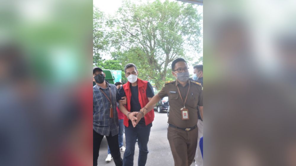 DPO yang berhasil ditangkap oleh Kejati Jambi langsung ditahan di Kajati Jambi


