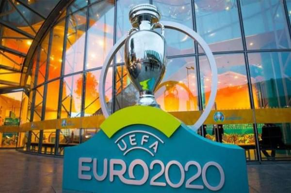 Euro 2020 dilaporkan ditunda tahun depan terkait penyebaran virus corona di Benua Eropa. 
