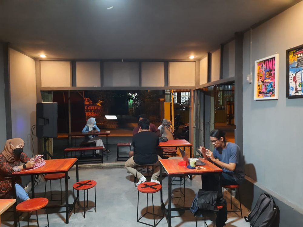 Grand Opening News Cafe yang terletak di Jalan Ki Maja, RT 20, Nomor 55, Simpang III Sipin, Kecamatan Kota Baru, Kota Jambi.