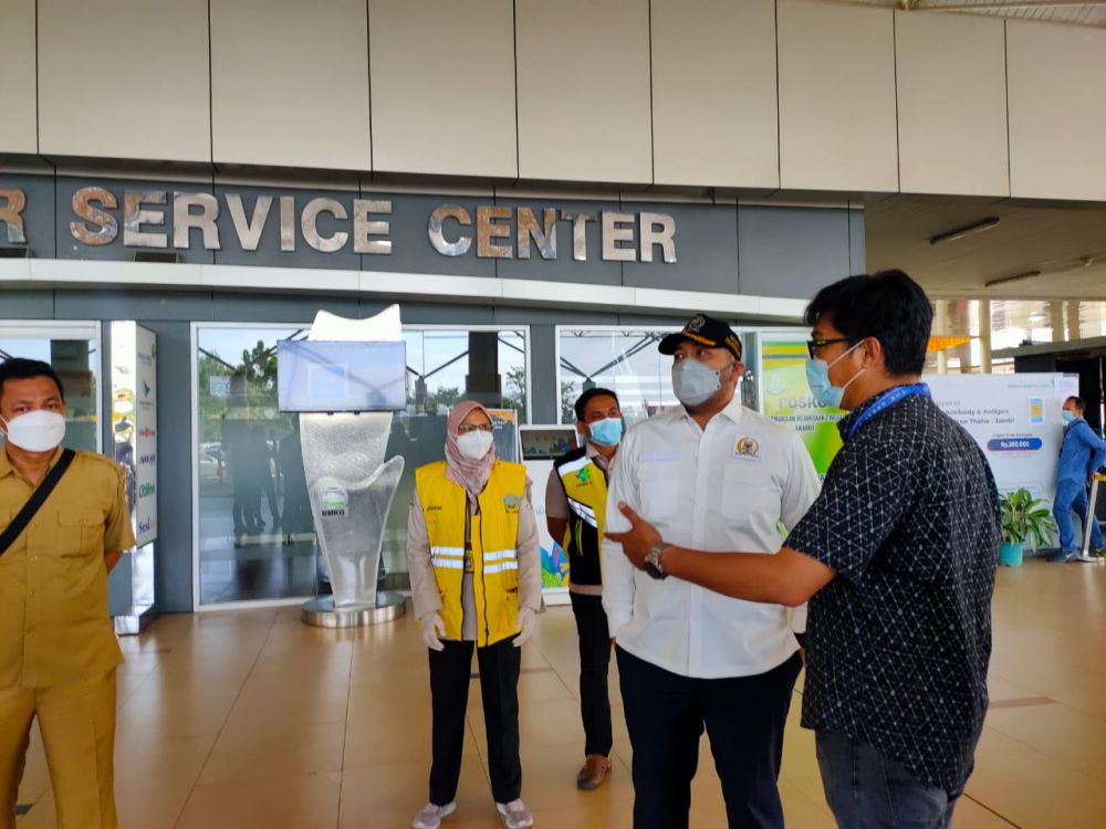 Wakil Ketua DPRD provinsi Jambi melakukan inspeksi mendadak Satgas Covid-19 DPRD ke bandara Sultan Thaha Saifuddin (STS) Jambi (22/6) siang.