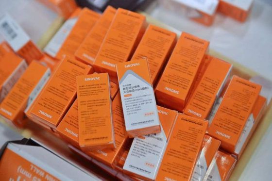 Vaksin Covid-19 Sinovac dari Tiongkok.	