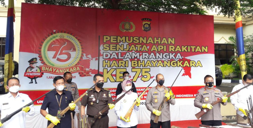 Polda Jambi Musnahkan 197 Senpi Jenis Kecepek Laras Panjang dan Laras Pendek.