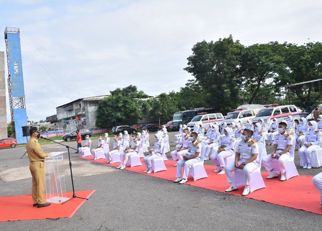 PELEPASAN: Walikota Jambi Sy Fasha saat pelepasan relawan Covid-19 Kota Jambi.