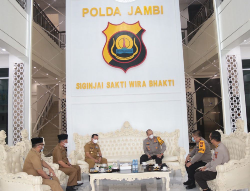 SILATURAHMI: Kapolda Jambi menyambut kunjungan perdana Gubernur Jambi (13/7) kemarin.