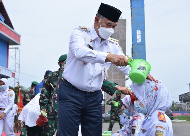 YUDISIUM: Yudisium Akper Gapu di lapangan Mako Damkar (14/7) kemarin.

