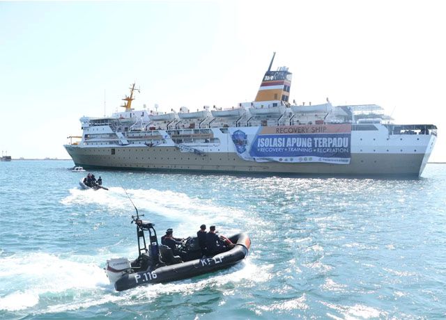 KM Umsini milik Pelni sebagai sarana Isolasi Terapung Terpusat di Makasar, Sulawesi Selatan (dok Hubla)