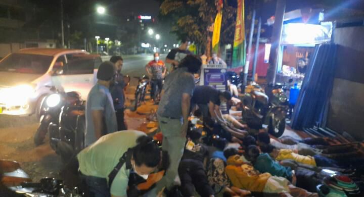 Puluhan remaja yang diduga anggota geng motor diamankan oleh oleh Tim Shabara bersama Unit Reskrim Polsek Telanaipura saat mereka hendak melancarkan aksi kejahatan