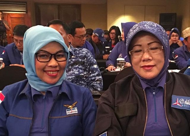 DUKUNG PEMBERIAN SEMBAKO: Rr. Nully Kurniasih Kawuri, 
Wakil Ketua DPRD bersama
Hendriani Ketua Fraksi Partai Demokrat.
