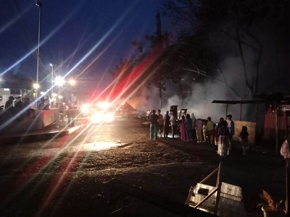 Puluhan Kios Pedagang di Depan Bank 9 Jambi Pasar Bawah Bangko Hangus Terbakar.