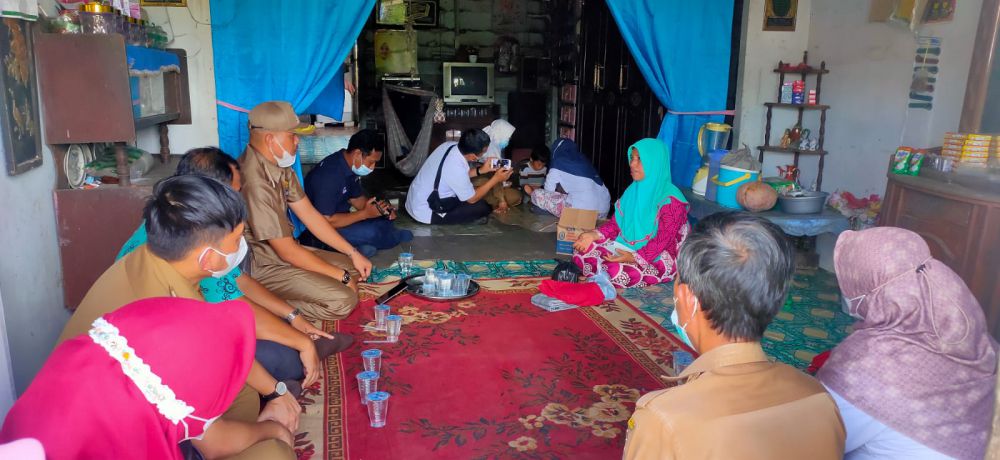Pihak Dinas Sosial mengunjungi rumah pelaku dan korban di Kelurahan Teluk Dawan, Selasa (7/9) kemarin.

