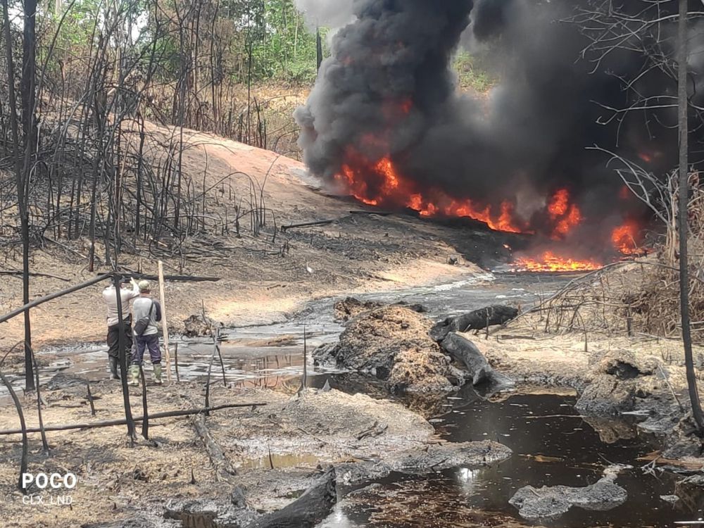 Tim gabungan terus berusaha melakukan pencegahan supaya kebakaran di lokasi illegal drilling Desa Bungku, Batanghari tidak meluas. Saat ini semburan api jauh lebih mengecil, namun belum dapat dipadamkan secara sempurna.