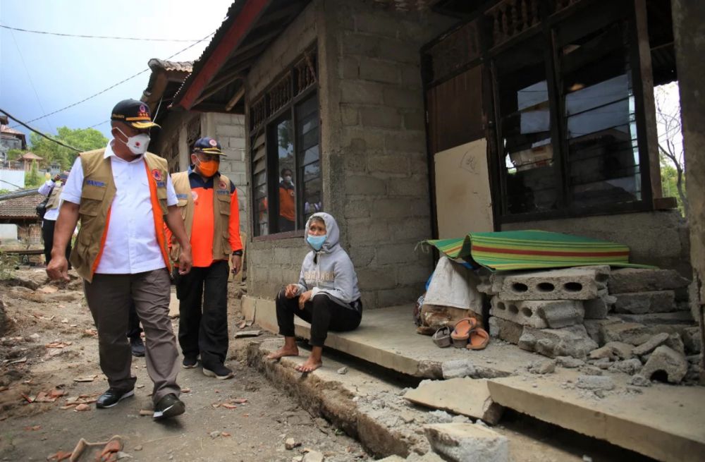 BNPB tinjau rumah warga rusak karena gempa di Provinsi Bali.