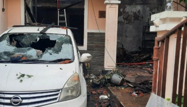 Kondisi rumah di perumahan Metland Puri, Cipondoh, Kota Tangerang, yanh ludes terbakar, Selasa (9/11) pagi. Foto: Humas Polres Metro Tangerang Kota