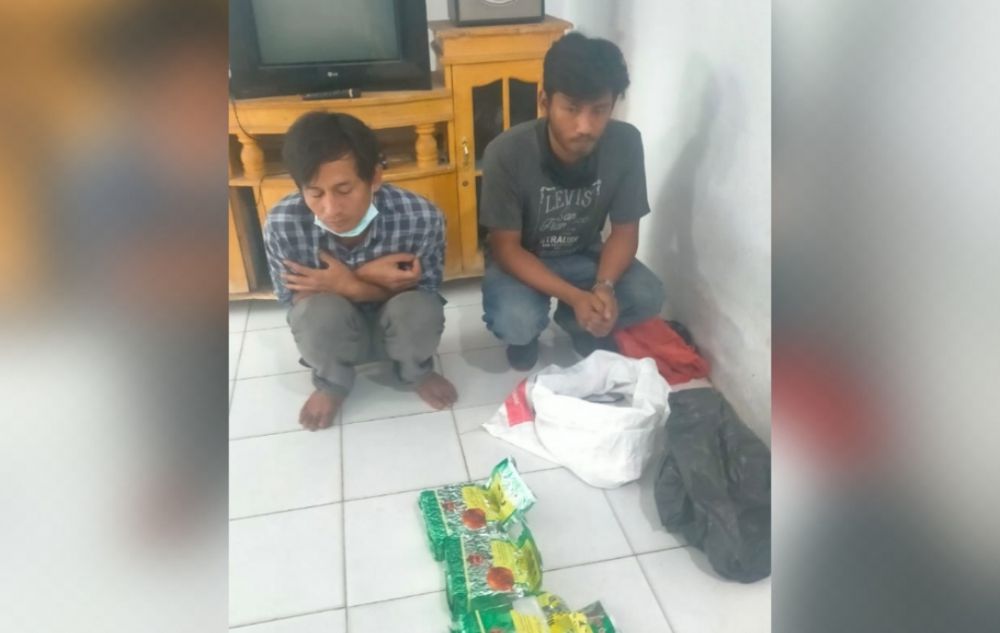 Dua pelaku yang diamankan Sat PJR Ditlantas Polda Jambi (14/11) karena membawa 4 Kg narkotika jenis sabu.

