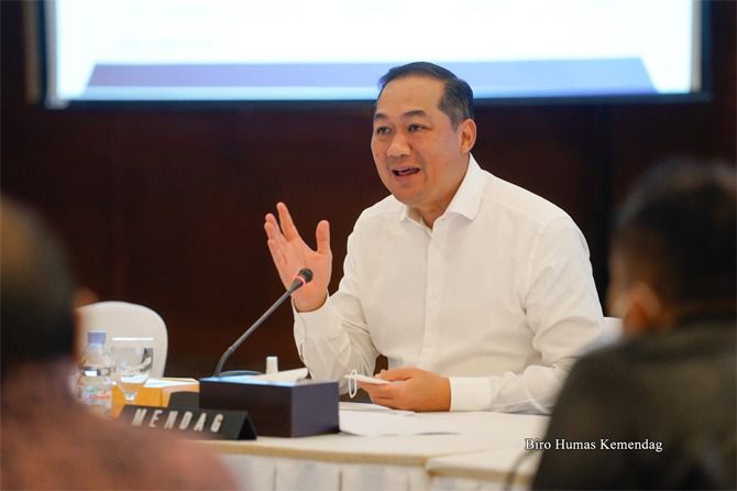 Kegiatan Menteri Perdagangan Muhammad Lutfi saat memimpin rapat bersama Kamar Dagang dan Industri (Kadin) Indonesia dan para asosiasi di Kantor Kementerian Perdagangan, Senin (20/12/2021). 