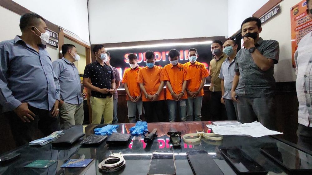Tim Resmob Polda Jambi berhasil membekuk komplotan penculikan orang yang mengaku sebagai anggota buser untuk meminta uang tebusan