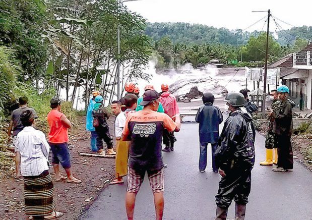 Banjir Lahar Dingin Gunung Semeru Buat Warga Panik