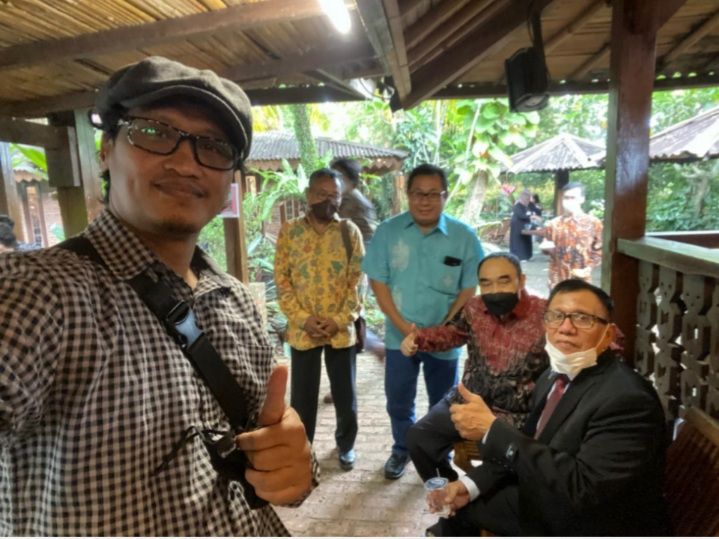 Foto bersama Pak Margono di Restoran Bupe, BSD, bersama Andre Blek, Ketua Umum SMSI Firdaus, Sekjen SMSI, Mohamad Nasir, pada 9 Januari 2021