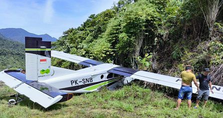 Kondisi pesawat Pilatus milik Smart Cakrawala Aviation di lapangan terbang perintis di Kabupaten Paniai, Papua.